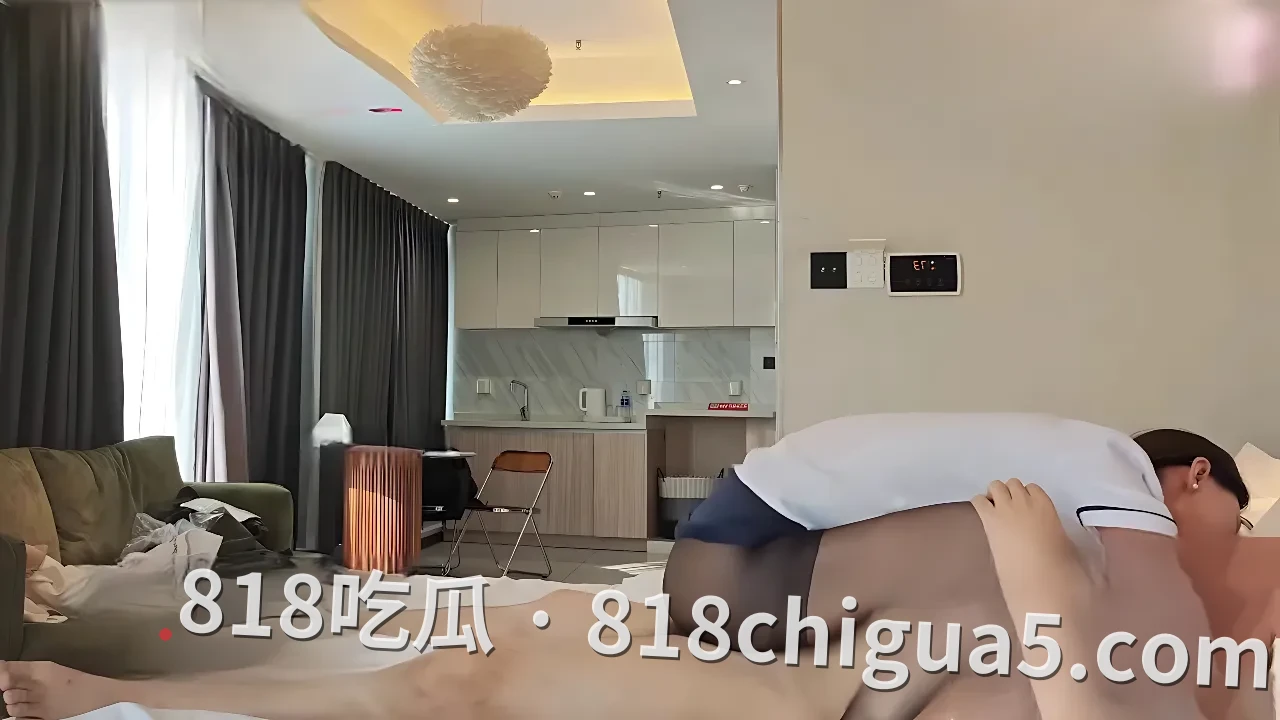 安徽阜阳知名王教师与学生欣欣酒店性爱视频曝光!白衬衫黑丝袜强烈对比,运用十八种性爱姿势全方位挨肏,骚穴都快被插干了。