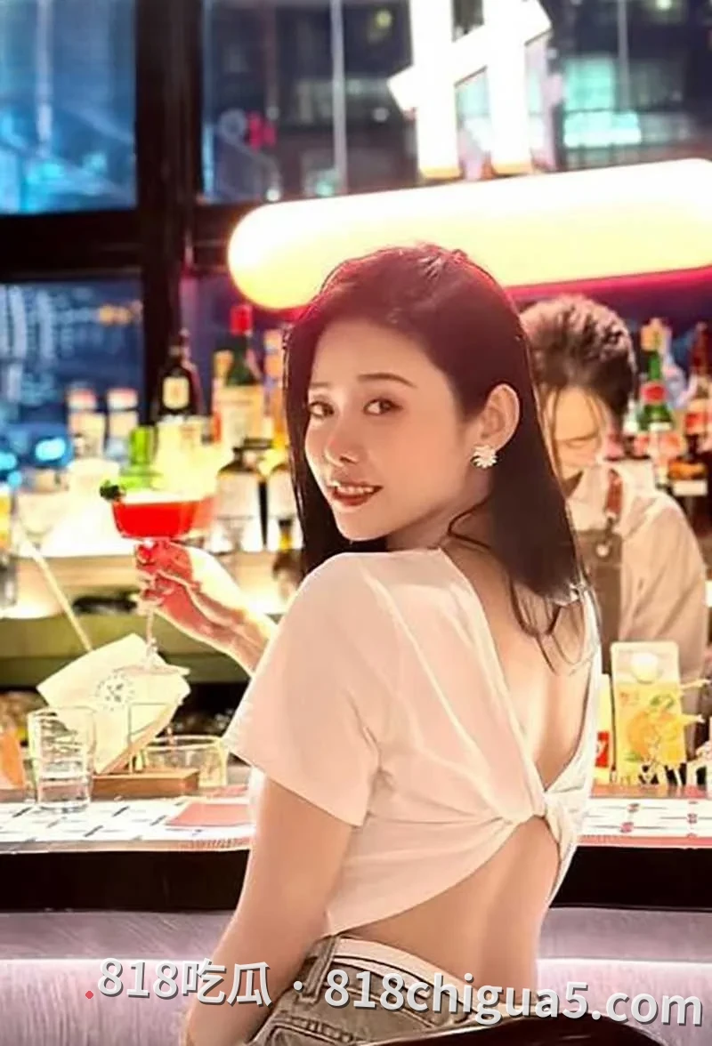 想要生活过得好 大屌肯定吃的好 女演员李凯诗被金主调教无套后入骚穴视频