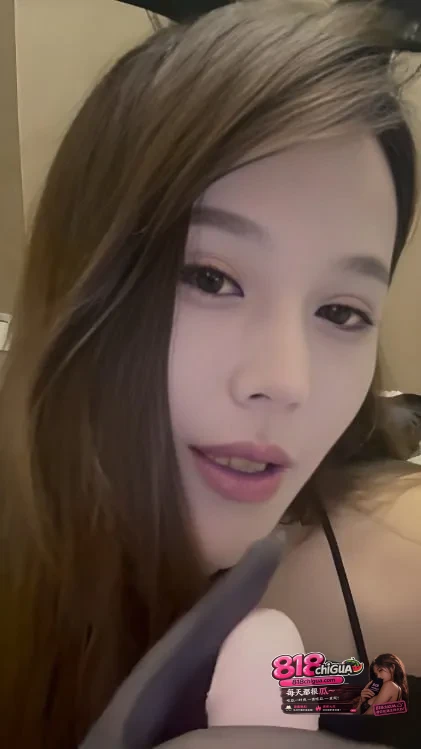 高颜值御姐上海琪琪sama红绿灯寸止挑战黑丝手套细腻榨精极致手丝诱惑