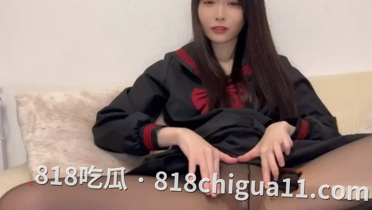OnlyFans人气主播YuaHentai最新性感诱惑黑丝视频泄密！美腿大开腿间自慰秀被自慰棒玩弄得娇喘连连，只能靠自己双手解决瘙痒欲望。