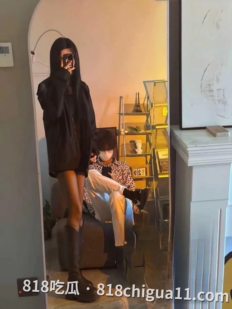 河南知名网红付迪凯彻底崩塌形象,一边花着前女友的钱,一边背叛对方还对其施暴,其前女友愤怒地将出轨证据以及性爱视频曝光。