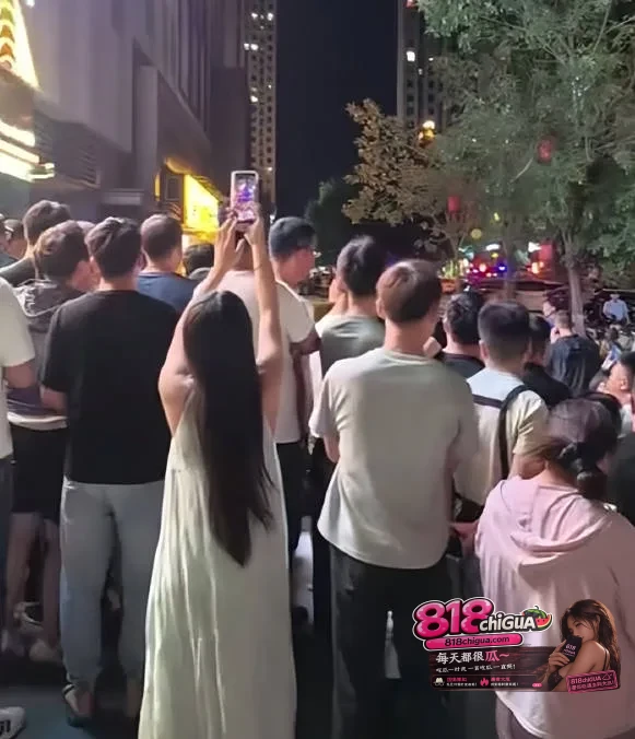 济南华山环宇金街17号深夜血案!女友出轨被捅,男主砍死第三者后跳楼自杀,现场血迹斑斑,全网震惊!