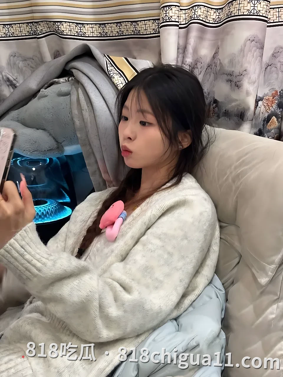 威海高校美女学生李夏萌偷拍视频曝光!冷漠女大学生在校外被男友啪啪,全程面无表情因为小鸡巴不够给力,无法让骚逼到达高潮。