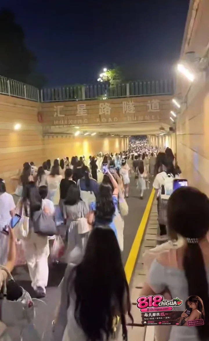 暑假尾巴狂欢！重庆、广州被追星女孩占领，开学后还能收心学习吗？