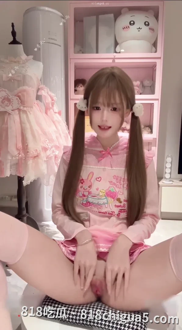 推特福利姬 双马尾萝莉 季雨 粉色服装揉奶诱惑 白虎自慰娇喘不断 甜美外表藏不住的欲望太冲了