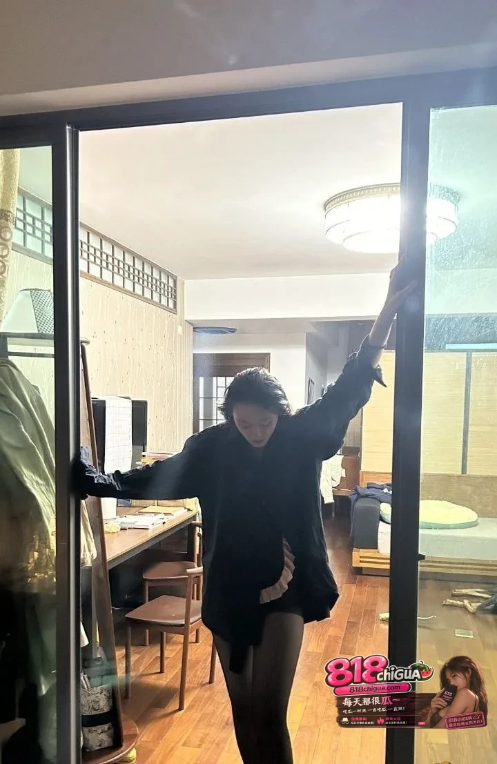 高颜值反差婊十个眼镜九个骚江西武功山赵艺欣反差骚浪紫色丁字裤情趣丝袜极致反差