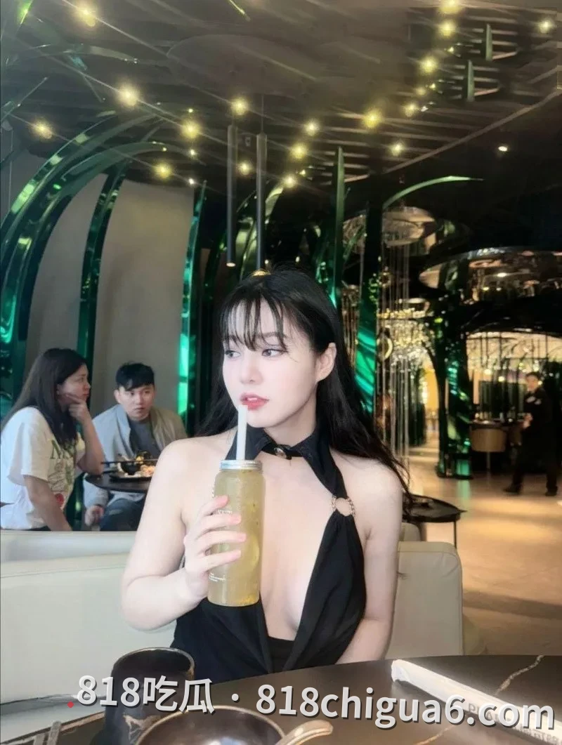 浙江杭州高级名媛郭艳玲沦为金主玩物视频曝光!粉嫩白虎骚逼被无情后入抽插,后庭加上肛塞肏起来更有感觉,浪荡淫叫响彻房间。