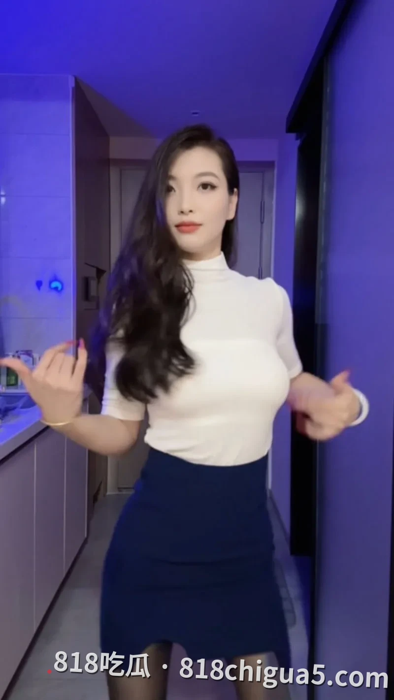 浙江极品少妇顾欣茹私下被金主包养视频流出! 小嘴沦为大鸡巴的肉便器,无套后入操到一滴都不剩。