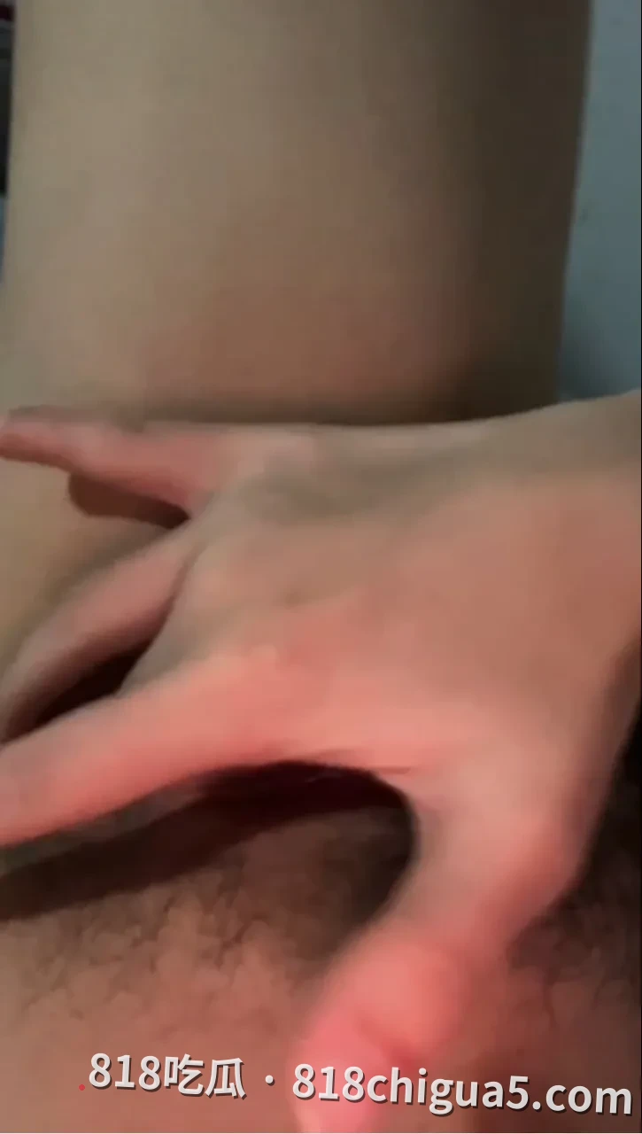 重庆南岸气质学姐金雅琪与男友性爱视频曝光!每次开房都主动要求拍摄记录,展示母狗吸屌的技术,对大鸡巴爱不释手。