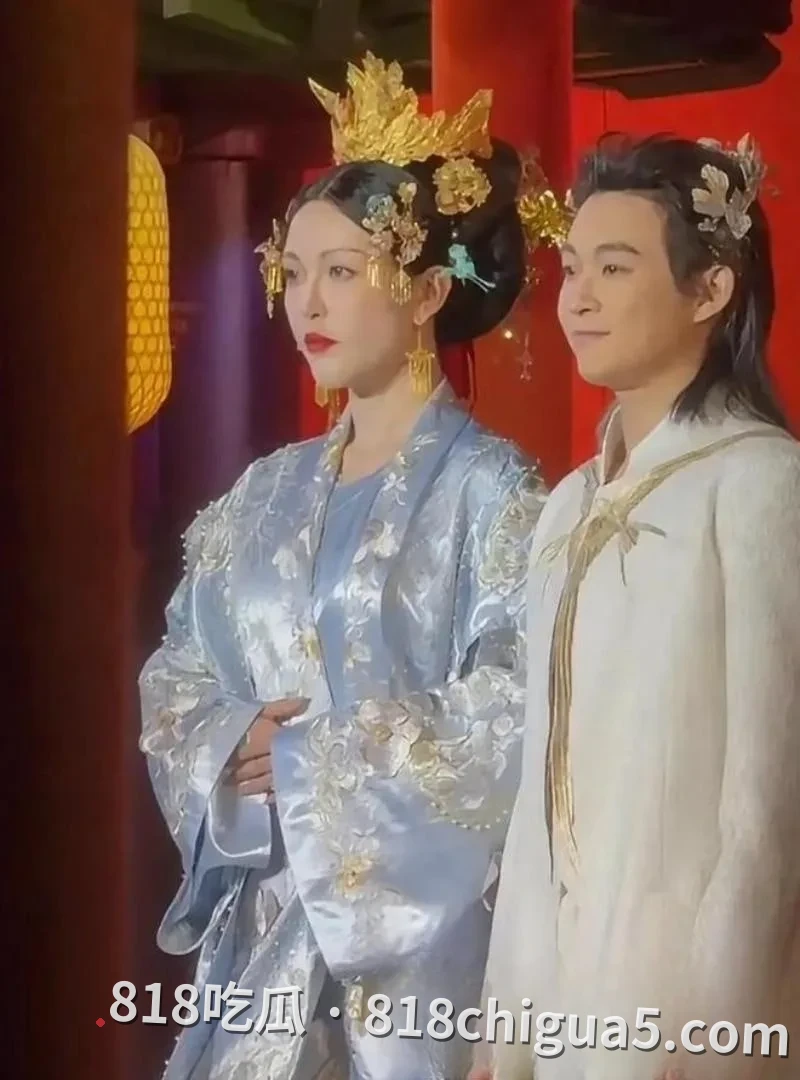 抖音网红张凯毅官宣离婚!4斤黄金凤冠神仙爱情仅两年就散,如今离婚后彻底放飞约炮成性,淫秽视频全网疯传被怒喷荡妇!