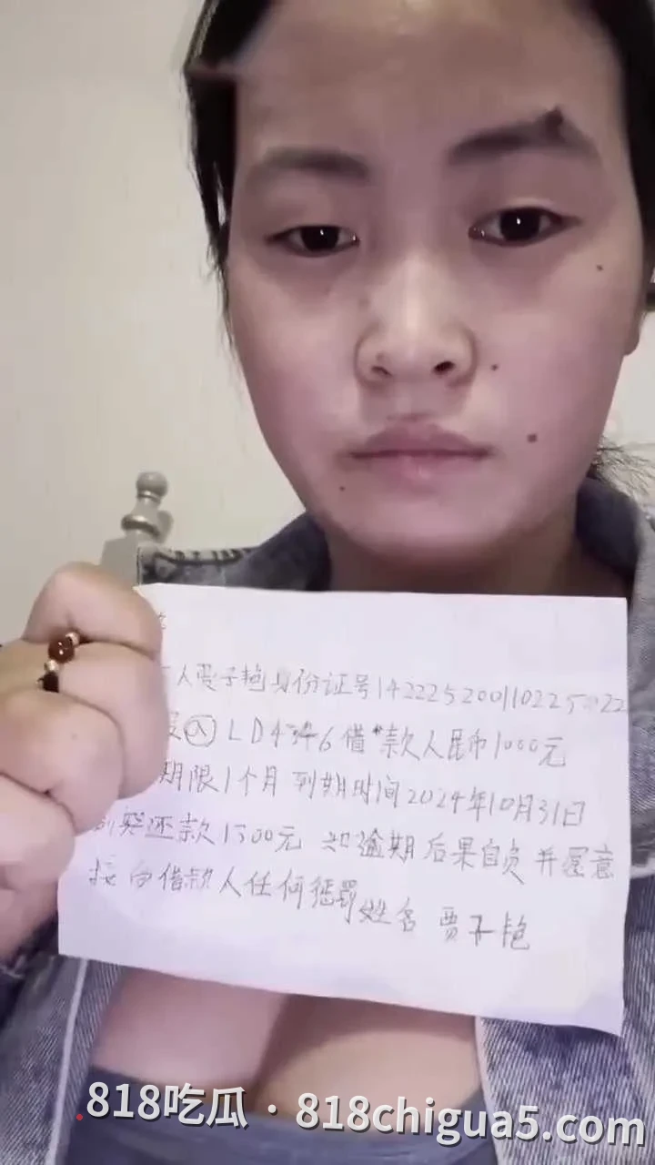肉感十足的少妇对镜拍摄极具反差 山西大学母狗贾子艳裸贷逾期惨重债主曝光私密视频 胸前大吊钟看得让人心醉