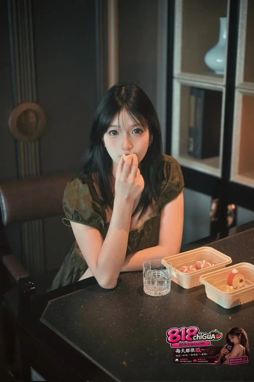 抖音顶尖高颜值网红Miyovo高价私人定制清纯女神露脸露奶私拍顶级身材诱惑福利粉嫩极品身材美翻