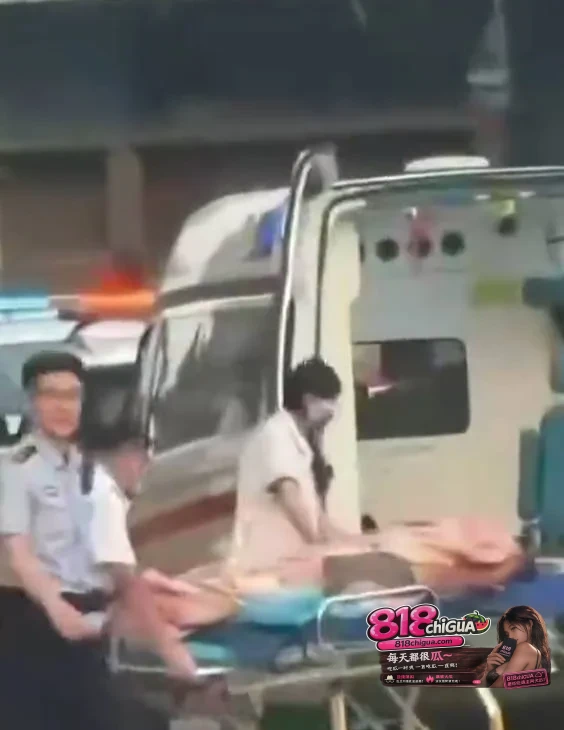 徐州铜山区大许镇突发砍人事件!极兔快递员工持刀伤人看上多人,现场一度混乱引发网友讨论。