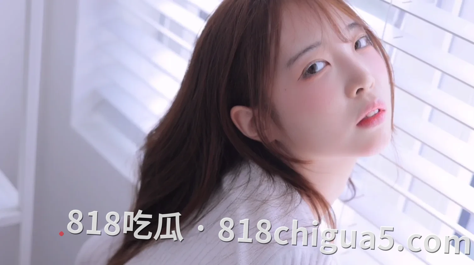韩国性感模特高颜值模特少女 Momorina白色开衫真空唯美写真 大尺度画面超级诱人