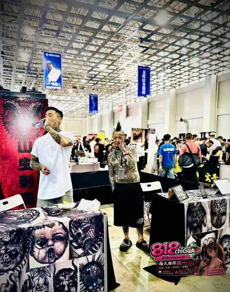 山东第六届国际纹身展小姐姐大尺度露奶露逼现场现场荷尔蒙直接爆棚