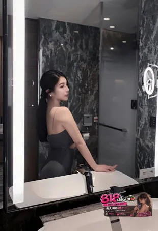 上海援交女赵丽薇私密视频流出,约炮金主沦为专属肉便器,全程口交舔脚,跪姿服从母狗属性暴露无疑!