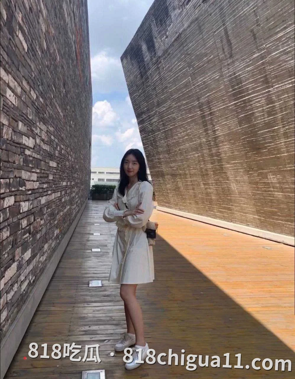 抖音千万粉丝训猫网红小峰私生活曝光:暗地里虐待宠物,同时偷拍女顾客私密照片,利用这些资源强暴母狗跟他做爱。