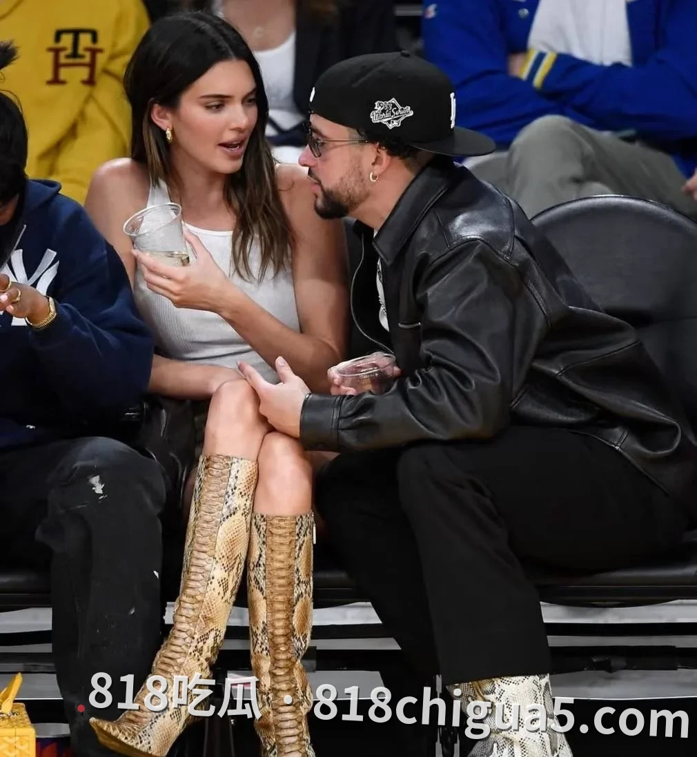 美国巨星Bad Bunny睡粉黑料全曝光!前女友肯豆Kendall Jenner每周索要50万美金封口费,分手剧本彻底撕烂,性爱视频流出引爆全网!
