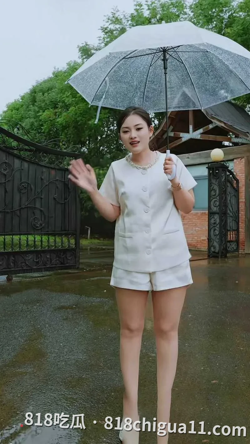 抖音百万网红唐三妹婚后出轨被曝光!原配离世后经常与情人地下恋情,还去KTV寻找男模满足自己,性爱视频惨遭扒出