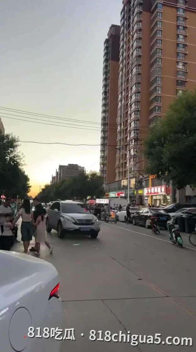 河北安平一男子炒股巨亏,午后在金穗家园坠楼身亡