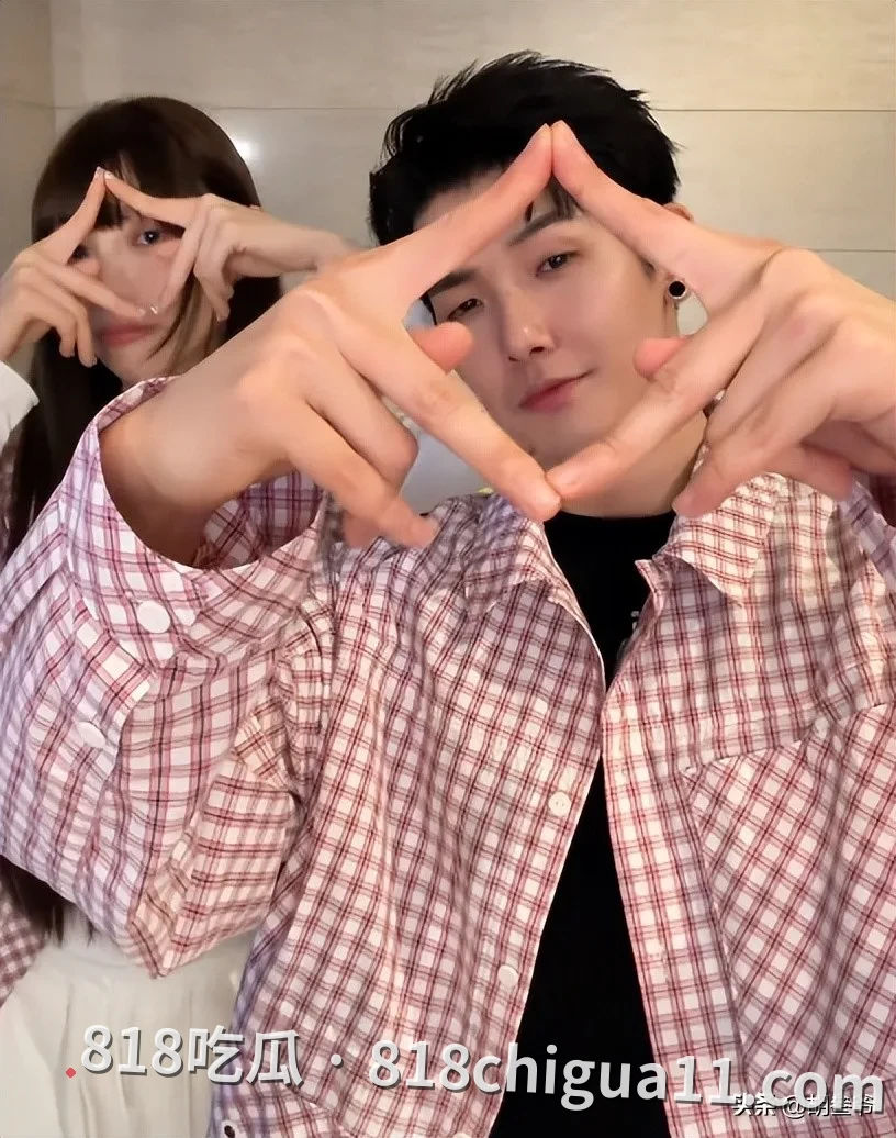 抖音千万网红梅尼耶偷吃黑料曝光!刚刚结婚就开始勾引其他女人,经常夜不归宿,还主动拍下肏其他母狗视频被网友扒出。
