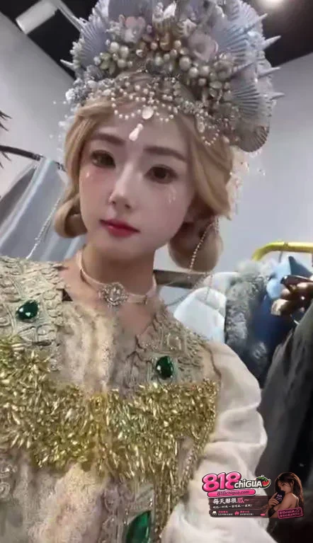 投稿爆料！微信附件人认识的精神小妹媛媛，酒店约会换上制服黑丝+兔耳发箍，主动坐骑扭腰榨汁，淫荡本性彻底暴露！
