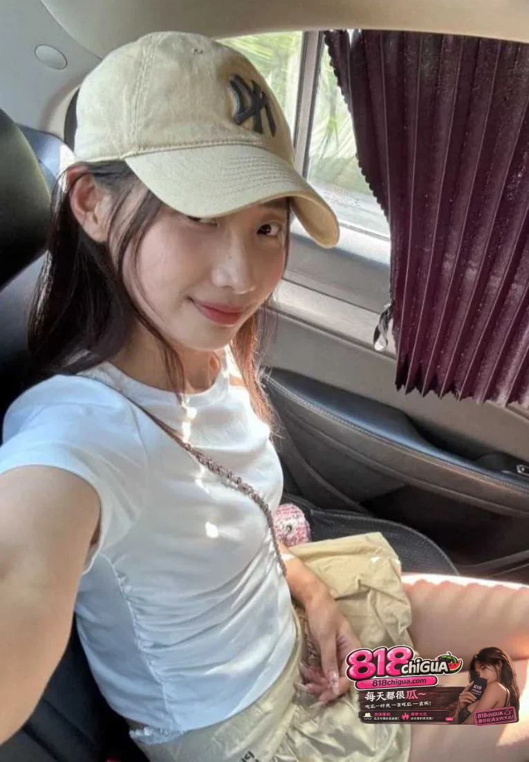 云南昆明高颜值人妻李佳纯乖乖女反差淫荡母狗黑丝足交被炮友狠狠调教
