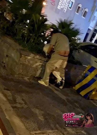 干柴烈火情难自控!惠州水东街小情侣色胆包天,大庭广众公然做爱,路人围观起哄刷新认知!