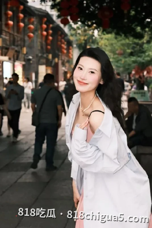 武汉科技大学高颜值眼镜妹李楚玲与男友的性爱视频完整泄密流出! 粉嫩骚逼主动女上位吸精,嘴嗦大屌展示精湛口技。