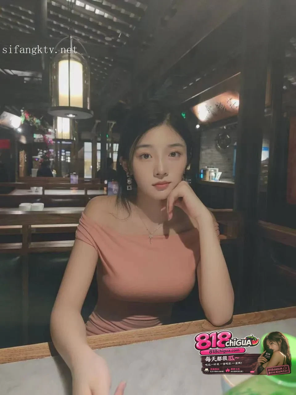 滤镜碎光!上师大校花邓乔馨人设翻车给金主拍自慰片巨型道具捅到子宫私下真实模样反差离谱