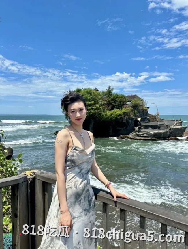 武汉科技大学高颜值眼镜妹李楚玲与男友的性爱视频完整泄密流出！ 粉嫩骚逼主动女上位吸精，嘴嗦大屌展示精湛口技。
