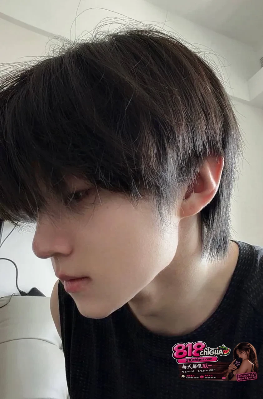 四爱圈塌房大瓜!网红伤心猕猴桃男友Yu被曝脚踩多船吃软饭,聊天记录+不雅视频曝光全网疯传!