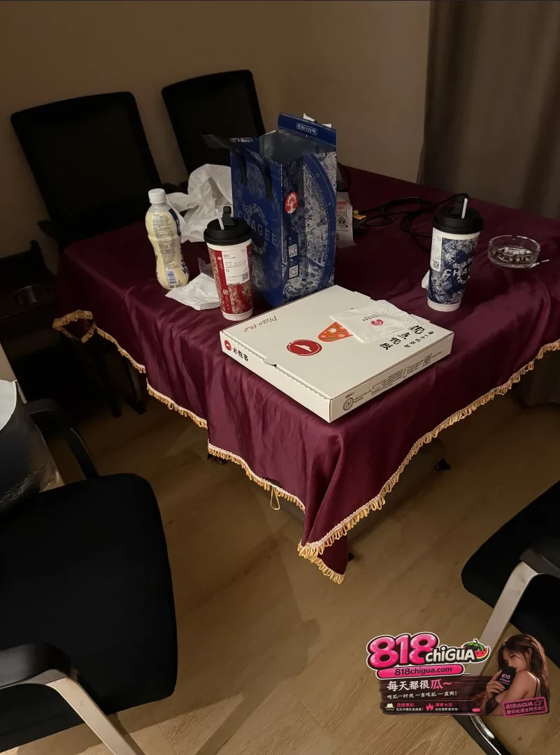 苹果云端泄密上海嫩妹郭荣露脸口交做爱视频前戏细致舌技超群!