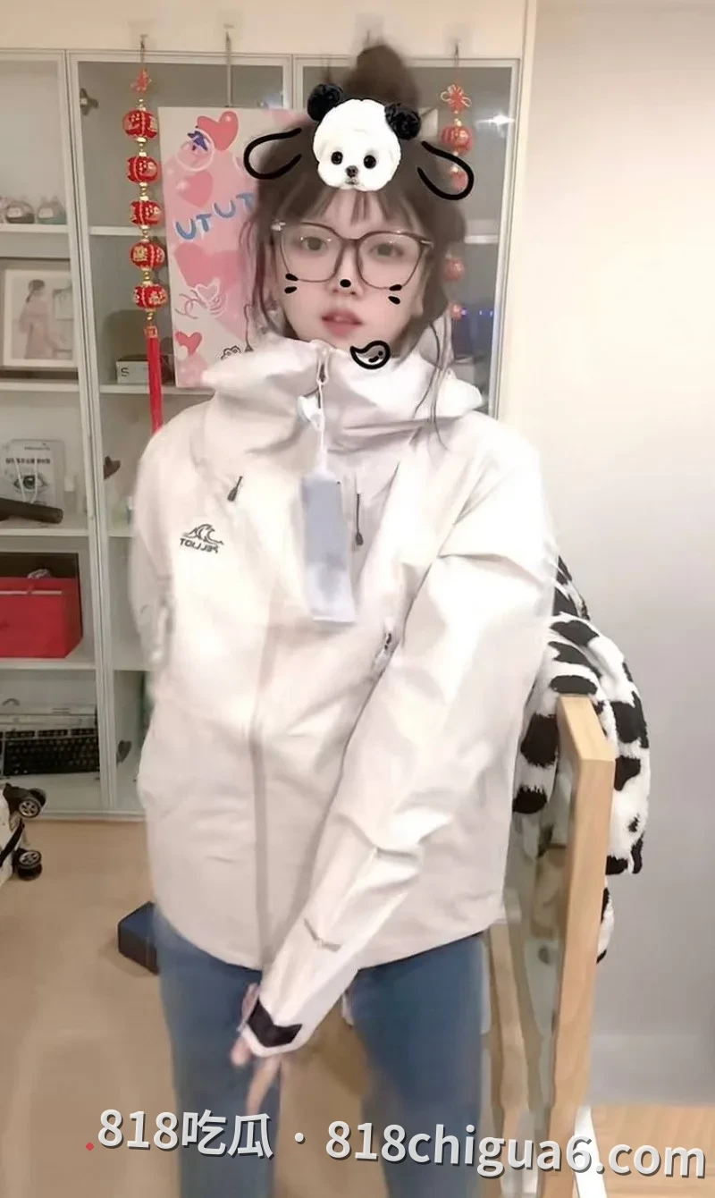 抖音网红我就是图图被前夫大V蓝战非曝光出轨事件!两人多年来的露骨聊天记录被挖出,母狗在床上挨肏,还被掰成一字马猛插。