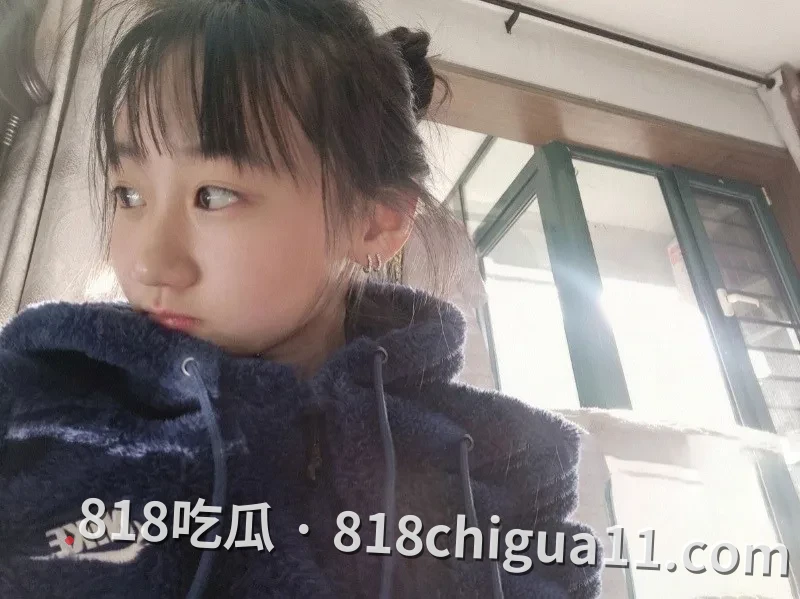 独家投稿:沧州交通学院美女学生王亦菲沦为性爱奴隶!背着男友接受其他男人3P的同时,仍继续与男友通电话掩饰自己发骚行为。