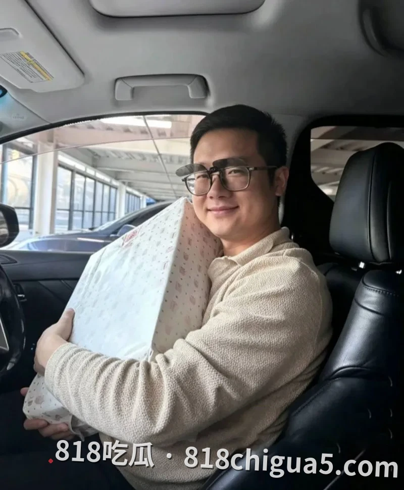 澳大利亚悉尼Shawn婚内出轨被发现。原配给男人准备惊喜,却意外发现丈夫与小三生儿育女,性爱惨遭视频被曝光
