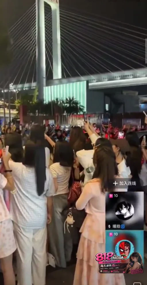 深夜时代少年团酒店外主播开播喊“嘉豪”,饭圈理智防线何时能不“塌方”?