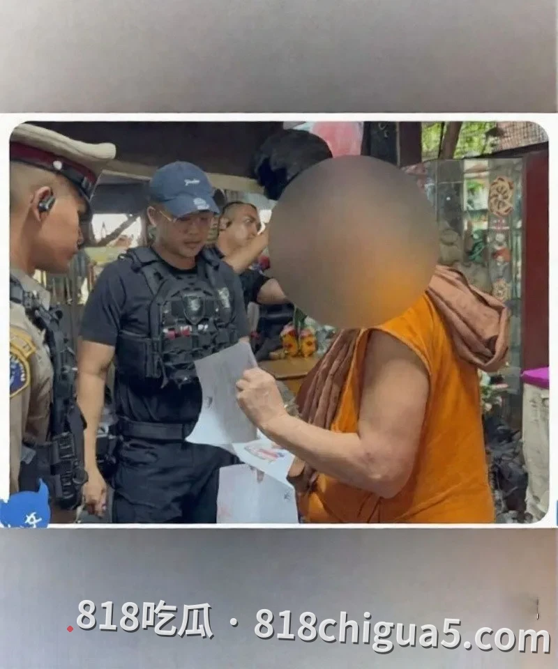 泰国大城府普泰萨旺寺住持阿赞初偷吃女信徒视频被扒   当街让母狗跪舔大鸡巴  吸到精液横流嘴角
