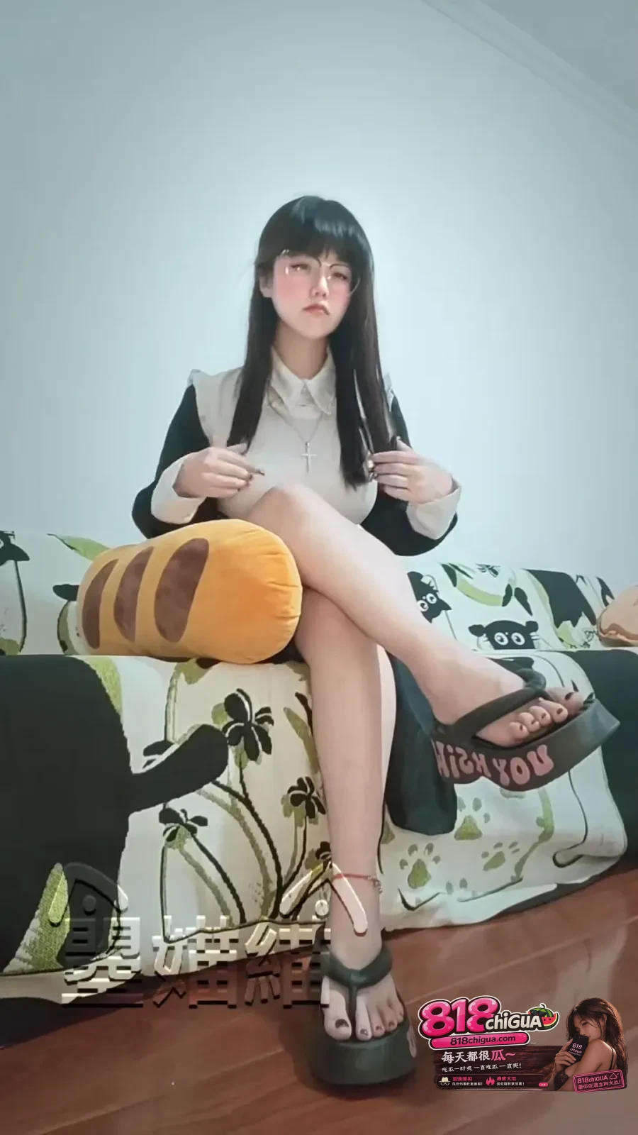 鸡巴就要一次吃三根才够爽!15万粉B站UP主【曌媌緢】1V3淫秽视频曝光,一人同时伺候三根肉棒,忙得不可开交!