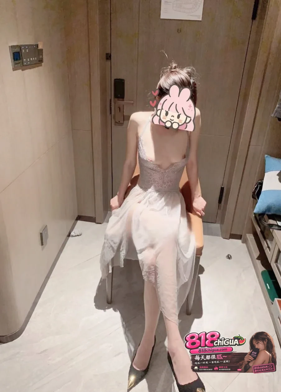 推特高人气网黄【小海怪】性爱视频流出!极品火辣身材堪称顶级精盆,酒店约炮金主被狂操到双腿发软!