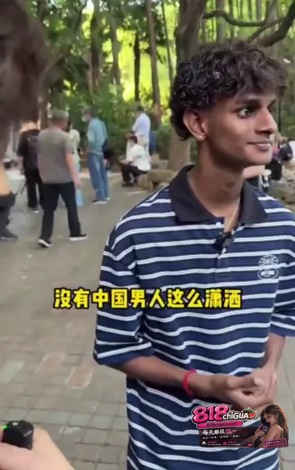 印度三哥来到上海相亲角相亲强调自己是印度高种姓可以给女方做咖喱牛肉。 结果被中国阿姨怼得一句话说不出!!
