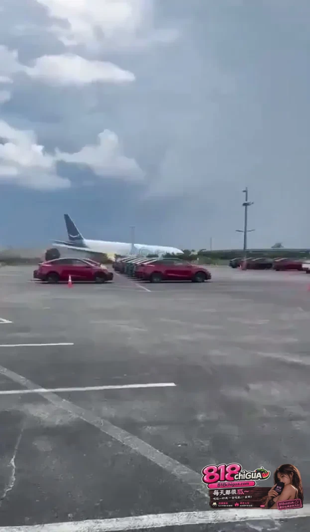 高空惊魂!亚马逊波音767货机在迈阿密机场冲出跑道撞车起火,已致5死3重伤