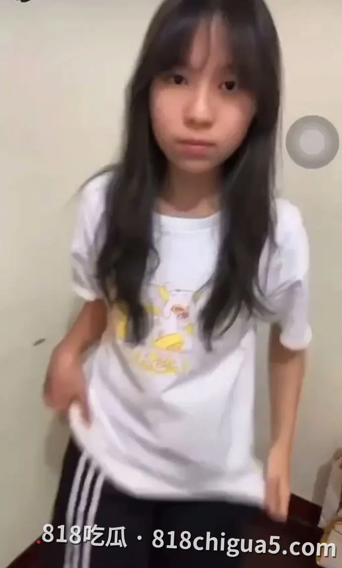 天生的母狗遇到鸡吧就想吃 大学生刘雪生日当天被男友鸡吧射满骚穴