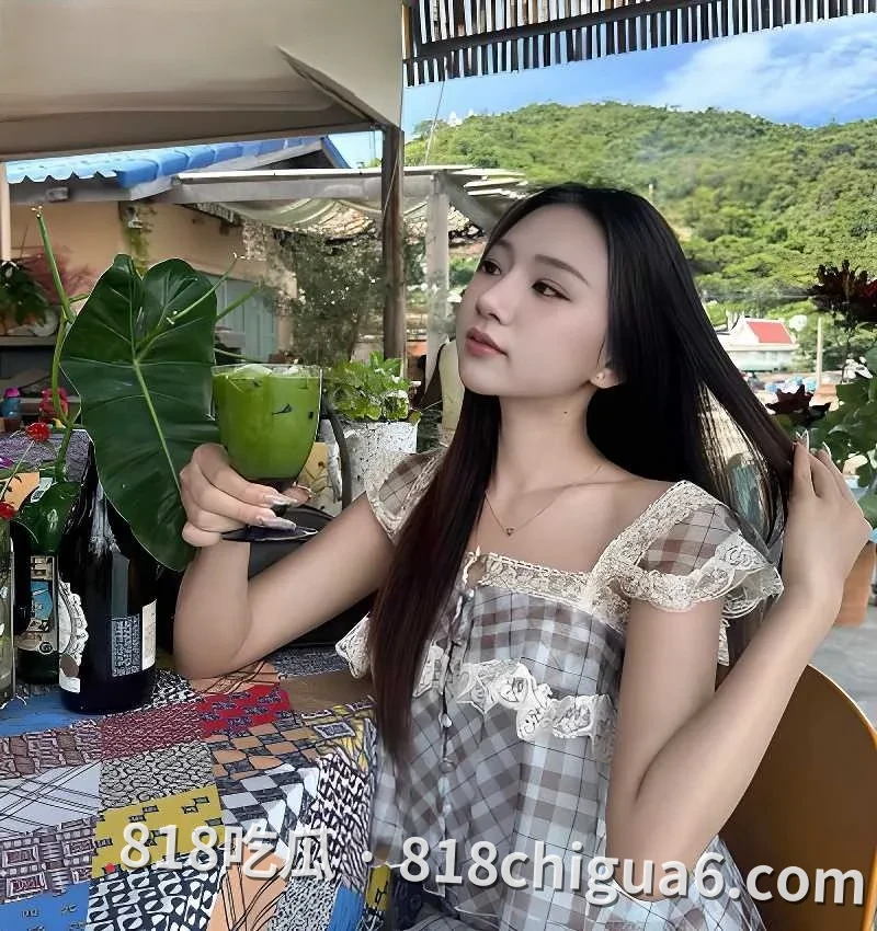 泰国华侨巨乳Pompam口交约炮视频 伸舌口交添肉棒 张开双腿被大屌猛干