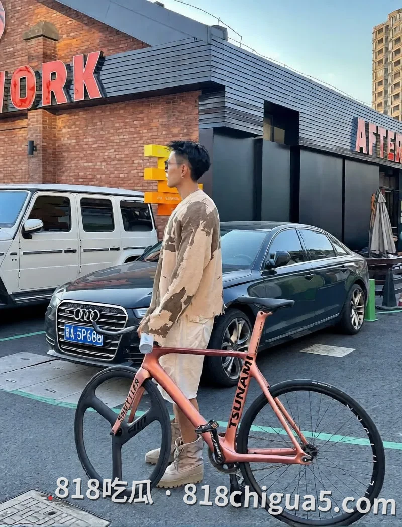 抖音百万网红晚安晶晶酱出轨体制情夫,男友戴诚亨陪跑五年惨遭抛弃内幕