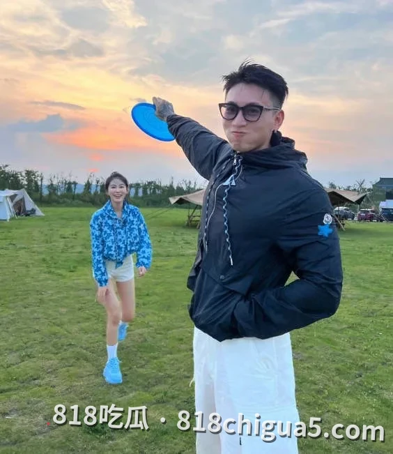 五年感情比不过碎银几两!抖音百万网红晚安晶晶酱出轨傍大款,男友戴诚亨陪跑五年惨遭抛弃 !淫秽视频全网曝光声讨渣女!