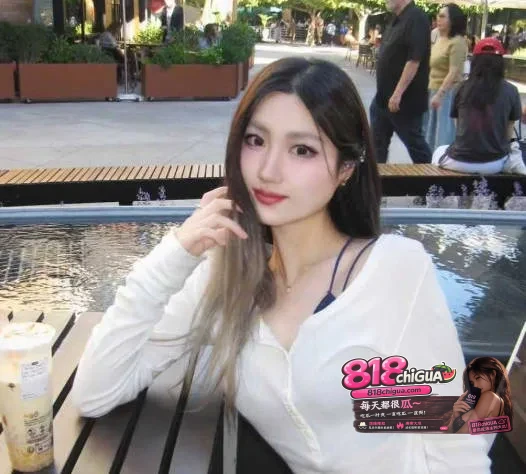 推特约炮大神爽操艺术系留学生Candice，无套骑乘坐在鸡巴上疯狂扭腰，母狗属性直接拉满！