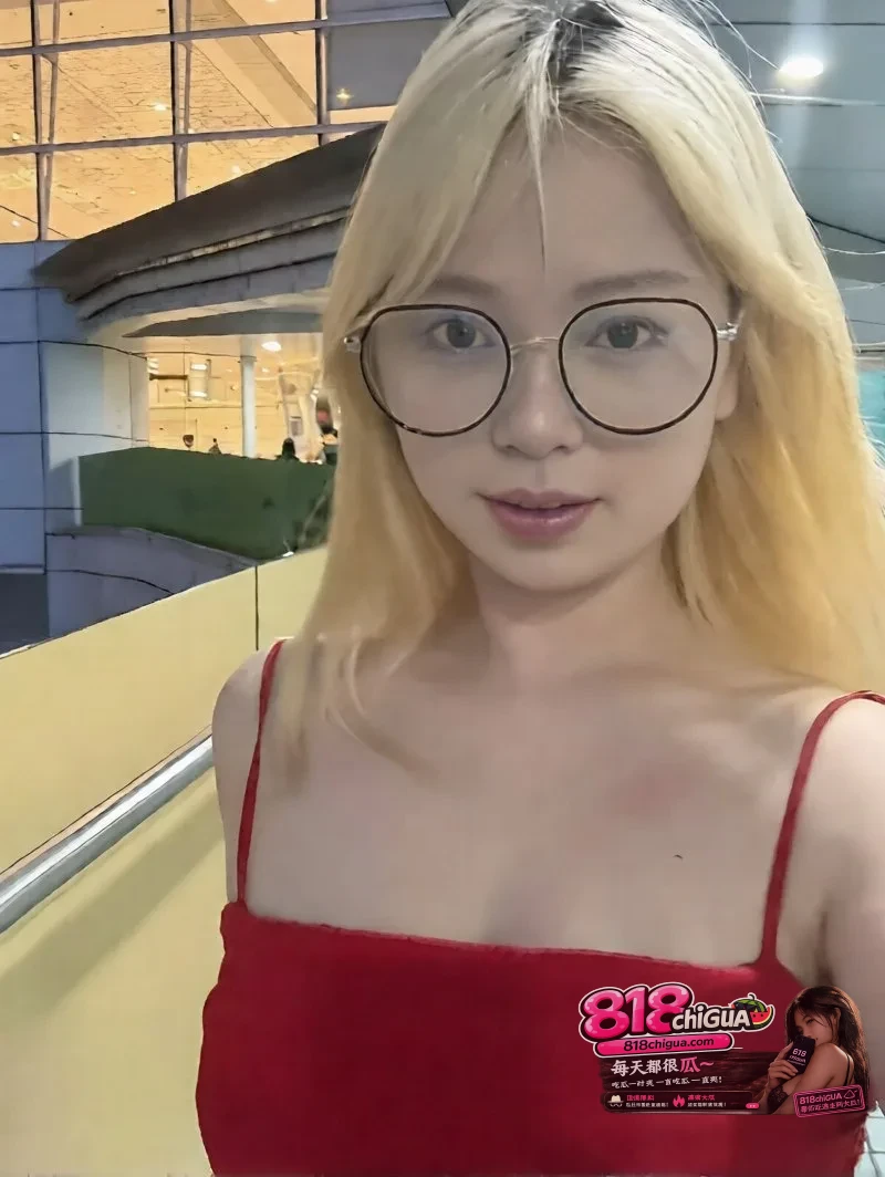 抖音小网红 千千万 微胖界的天花板 私密性爱自拍流出 粉嫩少女上位打桩巨乳摇晃浪叫不停