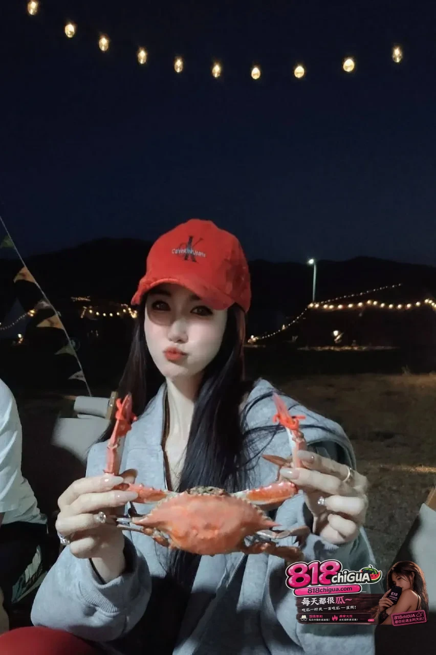 你眼中的女神,不过是土豪的专属精盆!黑龙江高颜值女神【李丽娜】淫秽视频曝光!换装黑丝被按镜前疯狂后入,高潮表情淫靡又销魂!