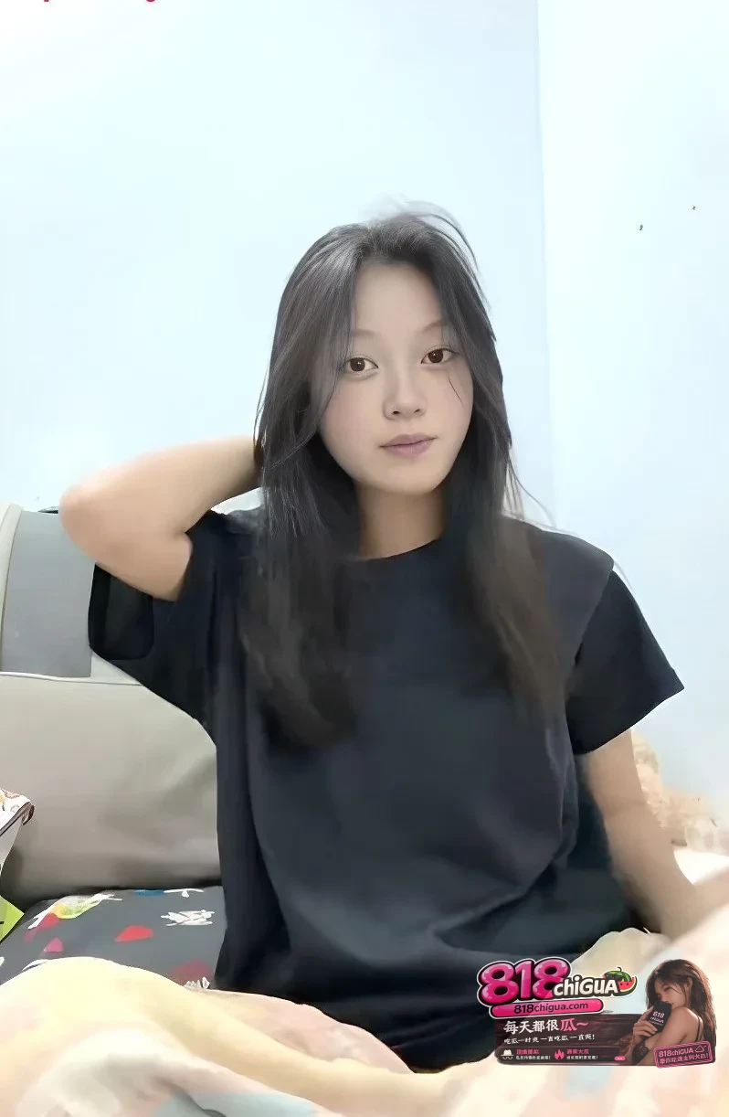 福建19岁嫩妹徐佳裸贷曝光 酮体白嫩展示嫩穴 道具自慰玩到出水 纯欲反差骚到爆!